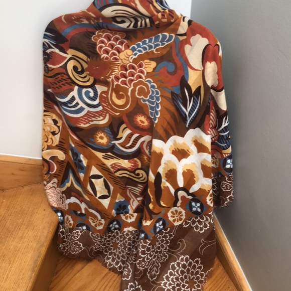 Attractive Chrysanthemums Print Large Shawl Wrap - Picture 4 of 14